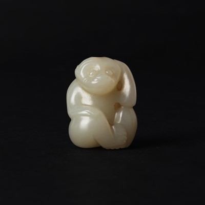Lot 129 - A Chinese jade 'monkey' pendant, Qing dynasty