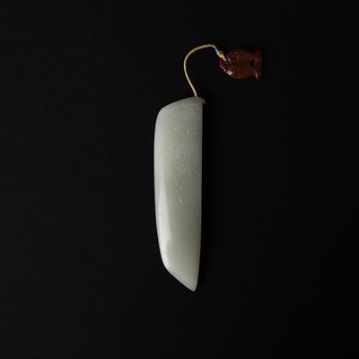 Lot 519 - A Chinese white jade pendant, 18th/19th century