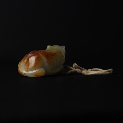 Lot 516 - A Chinese jade 'cat' group, 20th century
