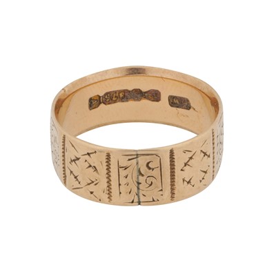 Lot 55 - A cigar band ring