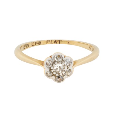 Lot 121 - A diamond flower ring