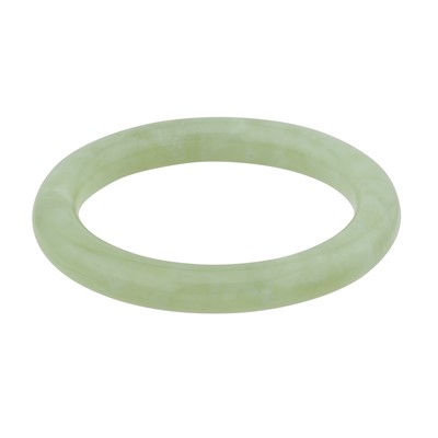 Lot 151 - A jade bangle