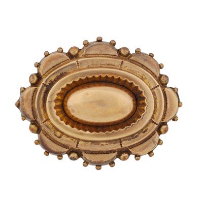 Lot 9 - A flower memorial brooch