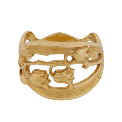 Lot 99 - A bluebell flower ring, circa 1988