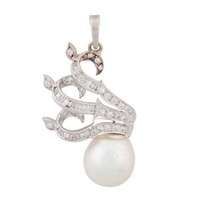 Lot 331 - A cultured pearl and diamond pendant