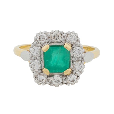 Lot 310 - An emerald and diamond halo ring