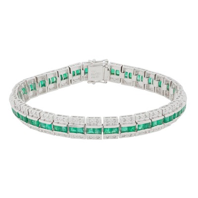 Lot 316 - An emerald and diamond line bracelet
