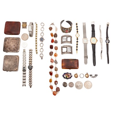 Lot 277 - A group of jewellery and miscellaneous items