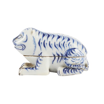 Lot 64 - A Japanese Hirado blue and white 'tiger' box and cover, kogo, Edo period
