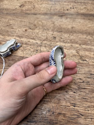 Lot 64 - A Japanese Hirado blue and white 'tiger' box and cover, kogo, Edo period