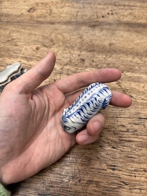 Lot 64 - A Japanese Hirado blue and white 'tiger' box and cover, kogo, Edo period