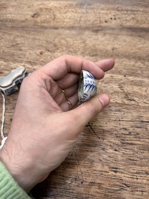 Lot 64 - A Japanese Hirado blue and white 'tiger' box and cover, kogo, Edo period