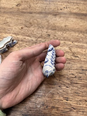 Lot 64 - A Japanese Hirado blue and white 'tiger' box and cover, kogo, Edo period