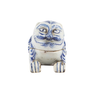 Lot 64 - A Japanese Hirado blue and white 'tiger' box and cover, kogo, Edo period