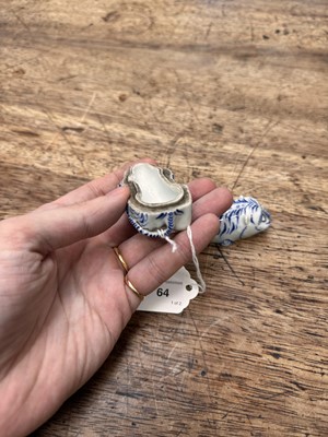 Lot 64 - A Japanese Hirado blue and white 'tiger' box and cover, kogo, Edo period