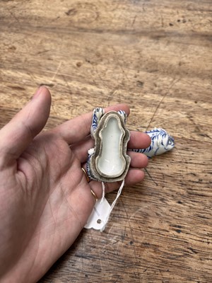 Lot 64 - A Japanese Hirado blue and white 'tiger' box and cover, kogo, Edo period