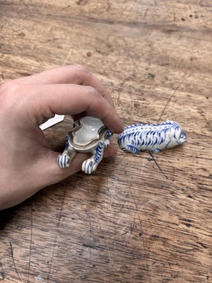 Lot 64 - A Japanese Hirado blue and white 'tiger' box and cover, kogo, Edo period