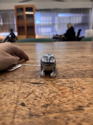 Lot 64 - A Japanese Hirado blue and white 'tiger' box and cover, kogo, Edo period