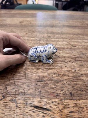 Lot 64 - A Japanese Hirado blue and white 'tiger' box and cover, kogo, Edo period
