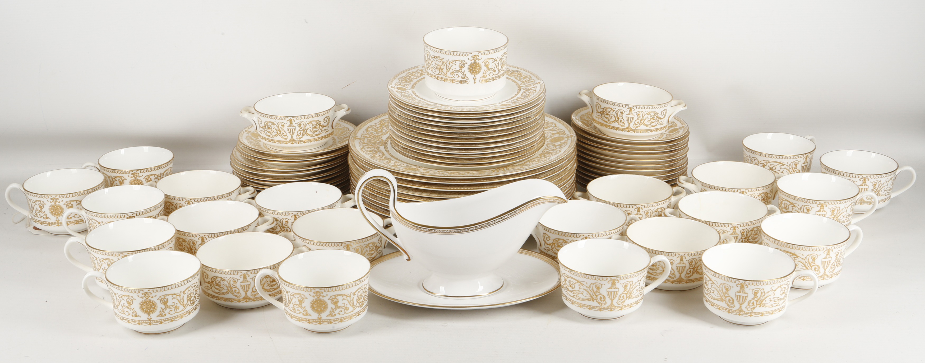 Lot 546 - Royal Worcester 'Hyde Park' pattern,