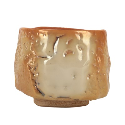 Lot 71 - A Japanese Shino ware sake cup (guinomi) by Tomio Suzuki (Japanese, b. 1948, Kyoto)