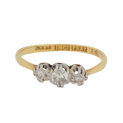 Lot 135 - A three stone diamond ring