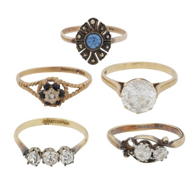 Lot 239 - A collection of five gem-set rings