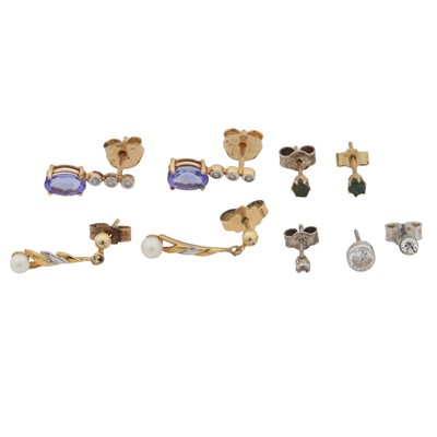 Lot 228 - A collection of earrings