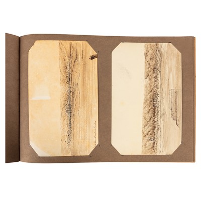 Lot 111 - Gray [Artist.] India. Album 40 original drawings. 1858 - 1862.