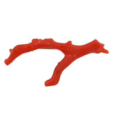 Lot 91 - A coral brooch