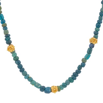 Lot 221 - A chalcedony bead necklace