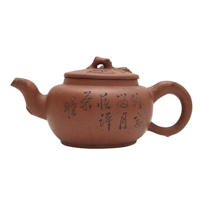 Lot 192 - A Chinese Yixing zisha teapot and cover, Republic period, Tiehua xuan mark