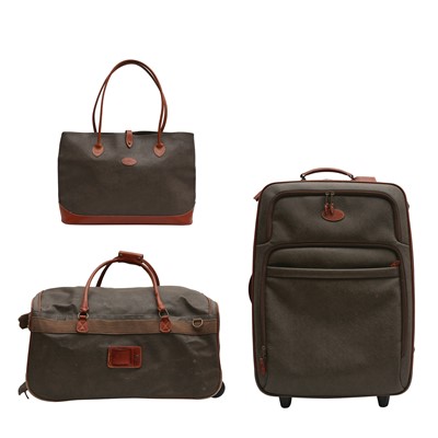 Lot 447 - Mulberry Khaki Scotchgrain Heritage Luggage Set