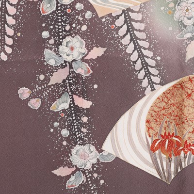 Lot 68 - A fine Japanese silk 'tsujigahana' furisode kimono by Suizan Kobo