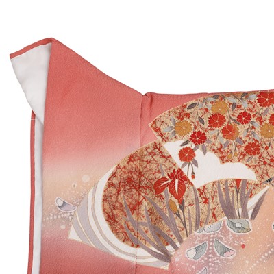 Lot 68 - A fine Japanese silk 'tsujigahana' furisode kimono by Suizan Kobo