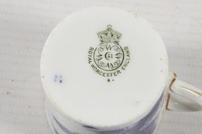 Lot 586 - A Royal Worcester porcelain blue and white...