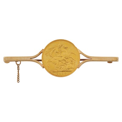 Lot 144 - A sovereign bar brooch, circa 1964