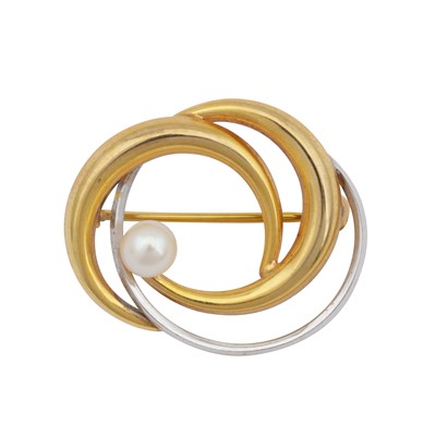 Lot 35 - A pearl brooch
