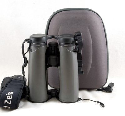 Lot 391 - Zeiss Victory 10x42 SF Binoculars.