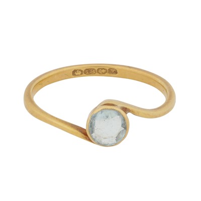Lot 136 - A topaz single stone ring