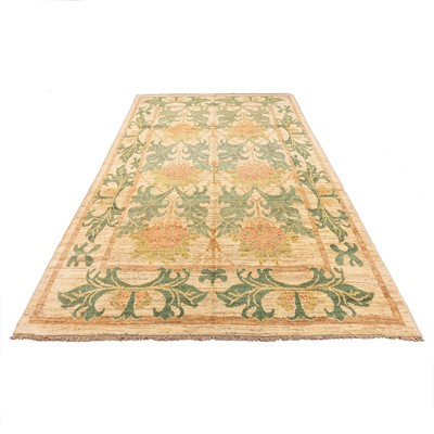 Lot 87 - A fine Arts & Crafts design carpet