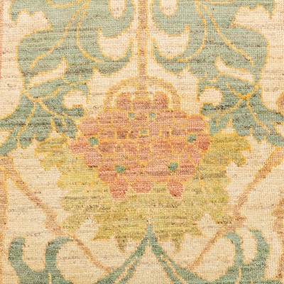 Lot 87 - A fine Arts & Crafts design carpet