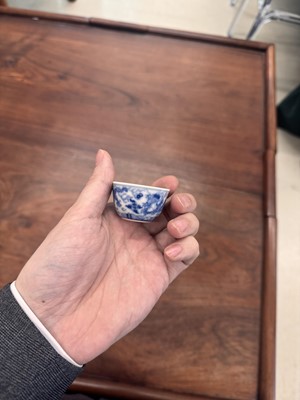 Lot 68 - Two Chinese blue and white 'dragon' cups, Qing dynasty, Guangxu period