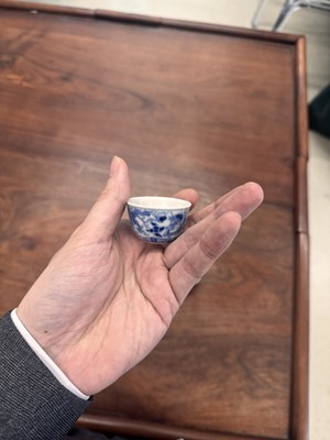 Lot 68 - Two Chinese blue and white 'dragon' cups, Qing dynasty, Guangxu period