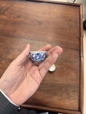 Lot 68 - Two Chinese blue and white 'dragon' cups, Qing dynasty, Guangxu period