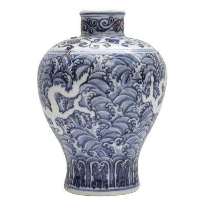 Lot 751 - A Chinese blue and white 'dragons' vase, meiping, 20th century