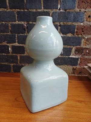 Lot 89 - A Chinese monochrome celadon-glazed vase, Qing dynasty, 19th century