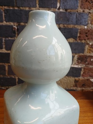 Lot 89 - A Chinese monochrome celadon-glazed vase, Qing dynasty, 19th century