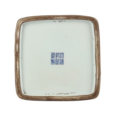 Lot 89 - A Chinese monochrome celadon-glazed vase, Qing dynasty, 19th century