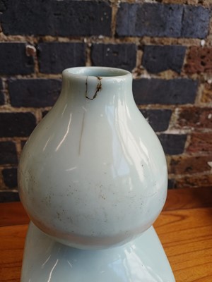 Lot 89 - A Chinese monochrome celadon-glazed vase, Qing dynasty, 19th century